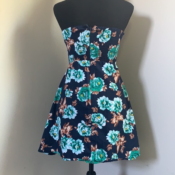 Rue 21 Juniors Strapless Mini Dress. Size M - Picture 2 of 4